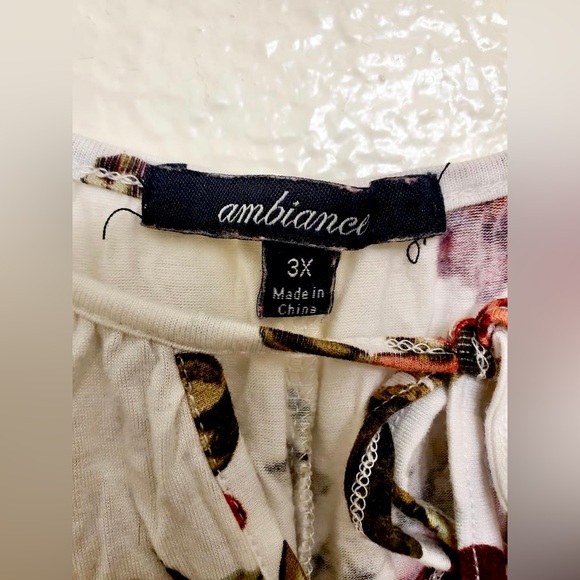 Open Shoulder Top, floral pattern, Ambiance - Picture 2 of 3